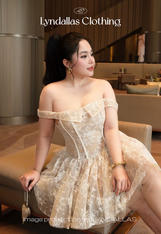 Váy ren trễ vai dáng xoè