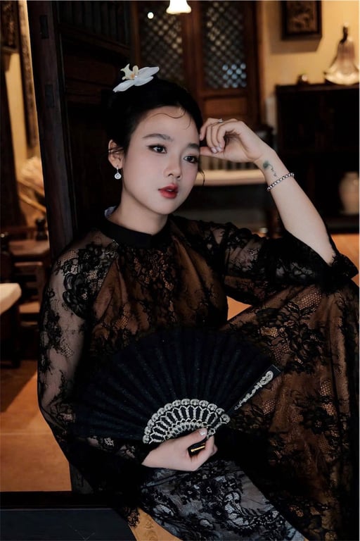 AD ren đen lót lụa vàng S/M
