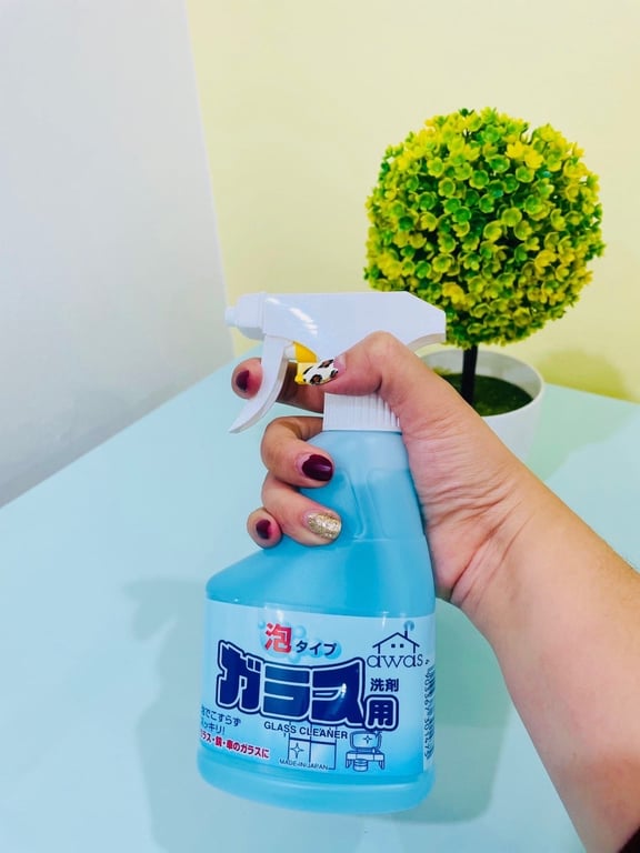 Chai xịt vệ sinh kính Rocket Nhật Bản 300ml