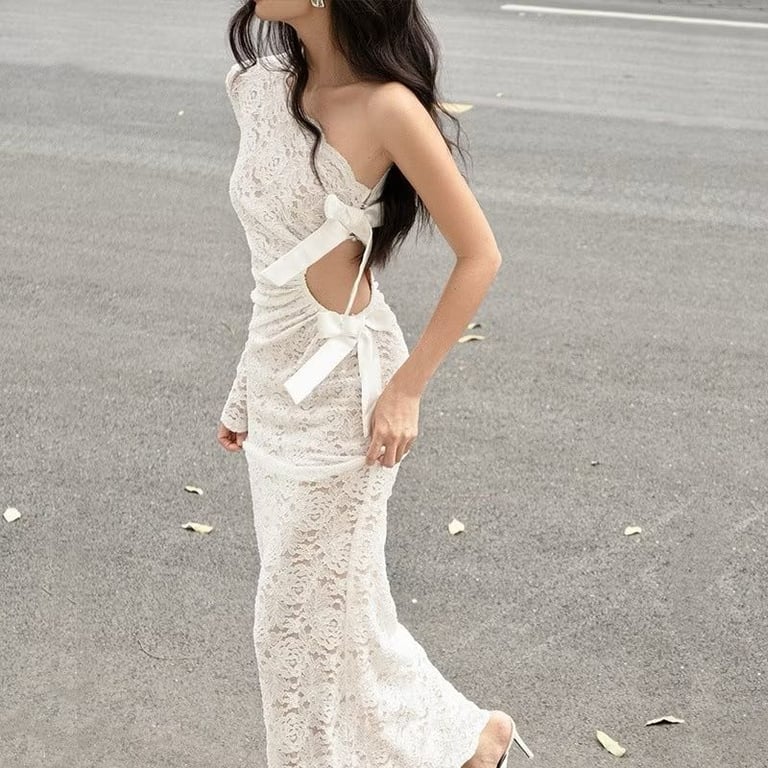 Đầm ren khoét eo LiLy Dress