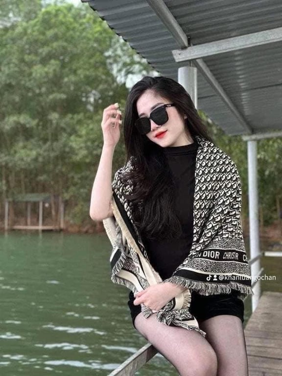 KHĂN DẠ D.I..O.R ĐEN - XANH THAN