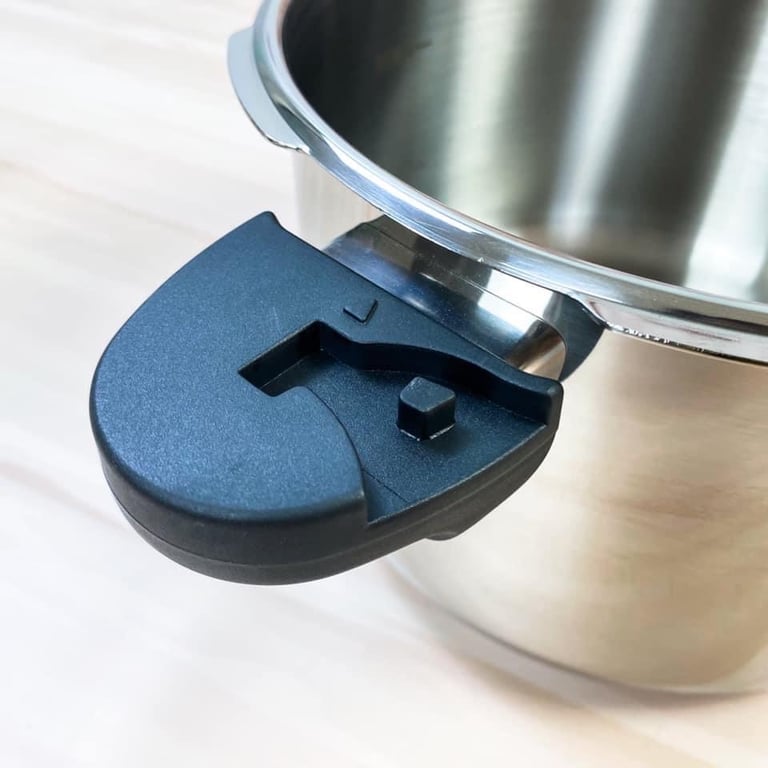 NỒI ÁP SUẤT BẰNG INOX LOCK&LOCK 4L LYD2182