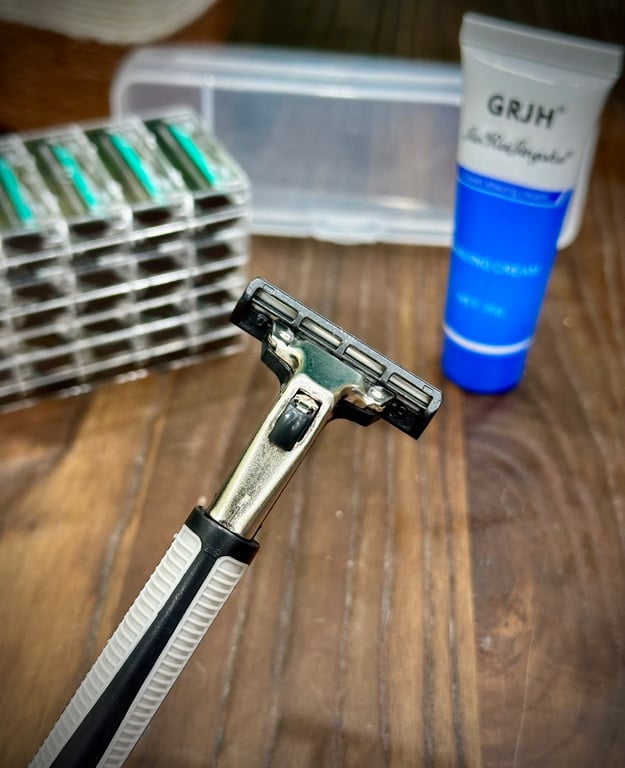 SÉT DAO CẠO RÂU+36 LƯỠI DAO THAY THẾ