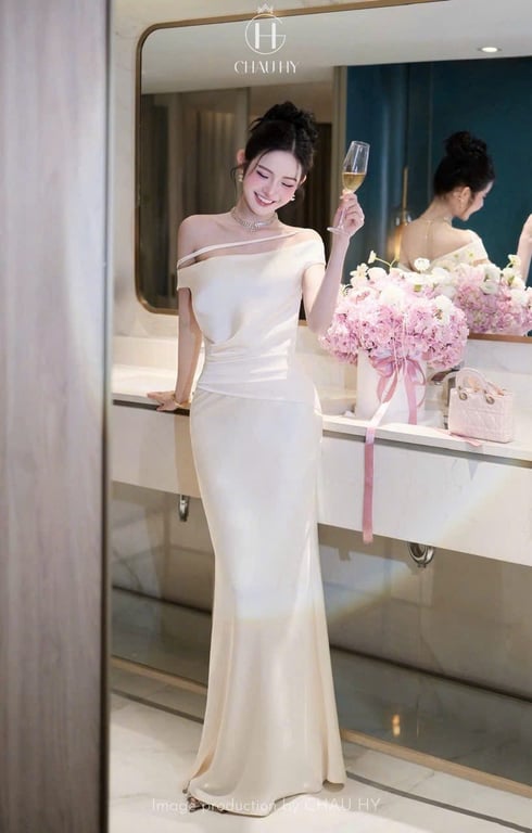 Váy lụa dáng dài 2 dây rơi trước ngực