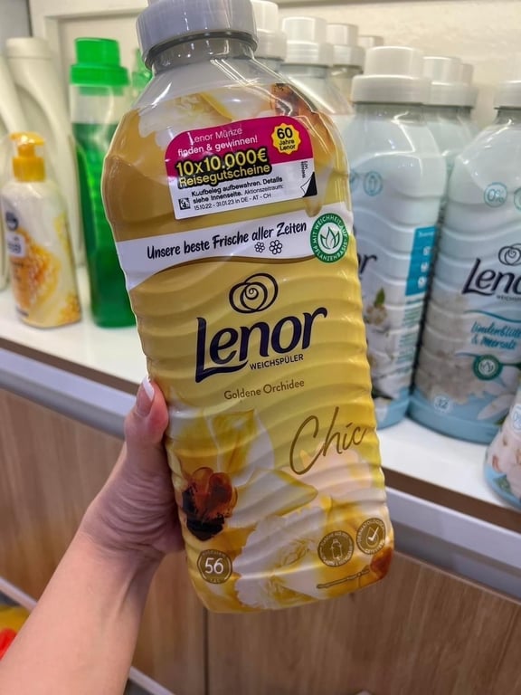 Nước xả vải cao cấp Lenor hương Hoàng Lan – Chai 1.4L