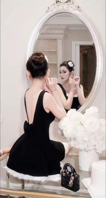 Váy đen 2 dây phối ren lưng nơ - sz M