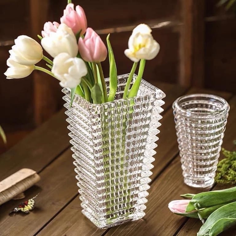 MTU33 - LỌ HOA THUỶ TINH PHA LÊ HÌNH THÁP