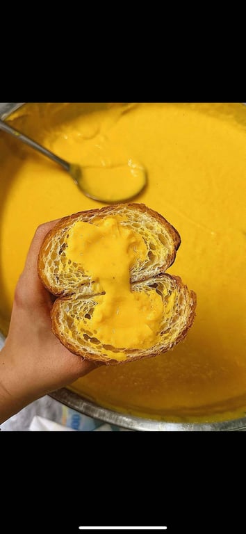 Croissants trứng muối