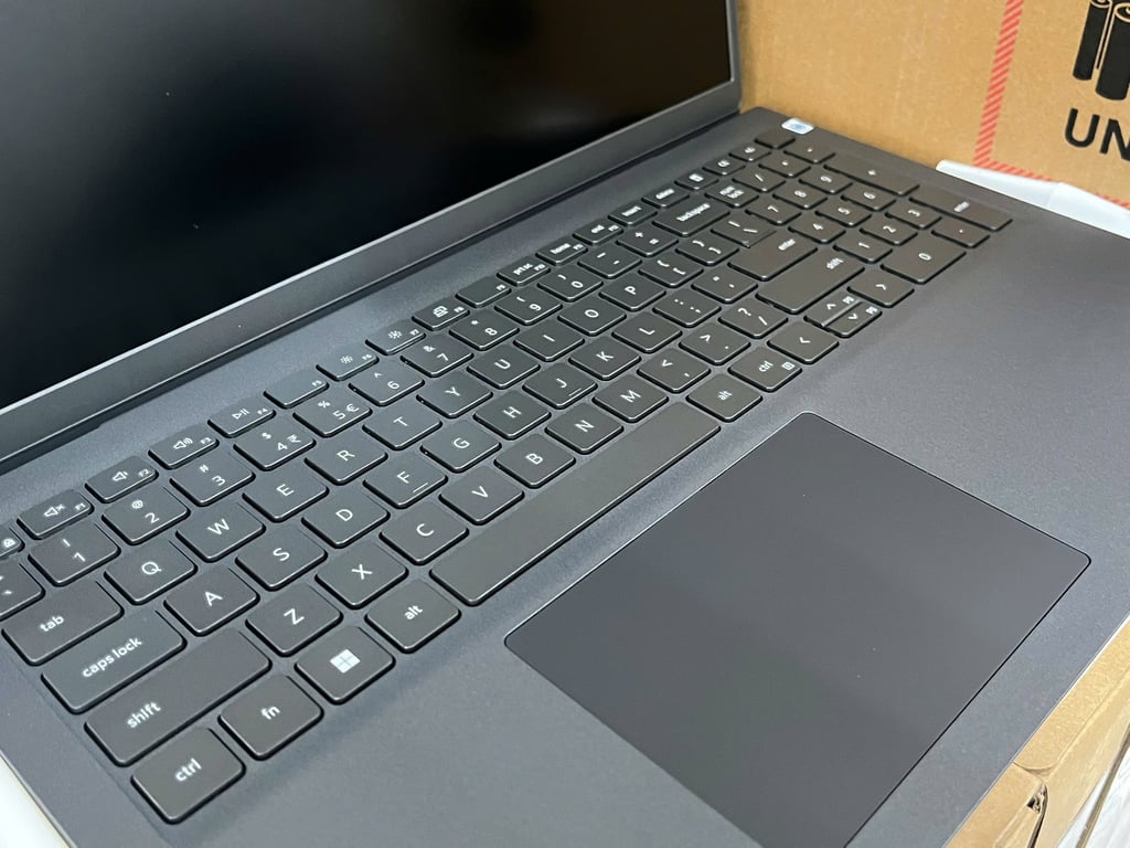 Laptop Dell Pro 15 Essential PV15250