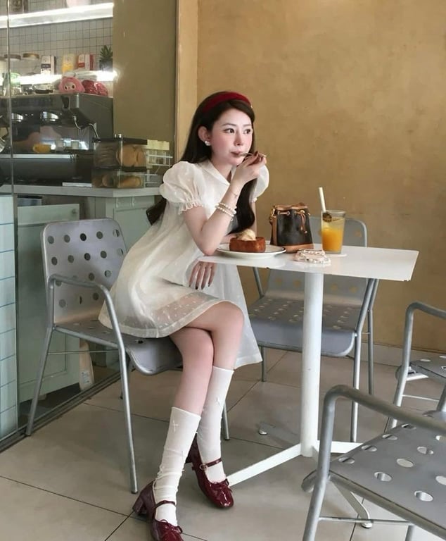 ÁO VÁY TIỂU THƯ FORM DÁNG BABYDOLL REN HOA THÊU NỔI