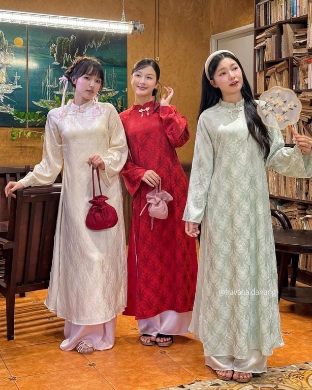 Áo dài lụa 3 màu kem, đỏ, xanh mint - freesize