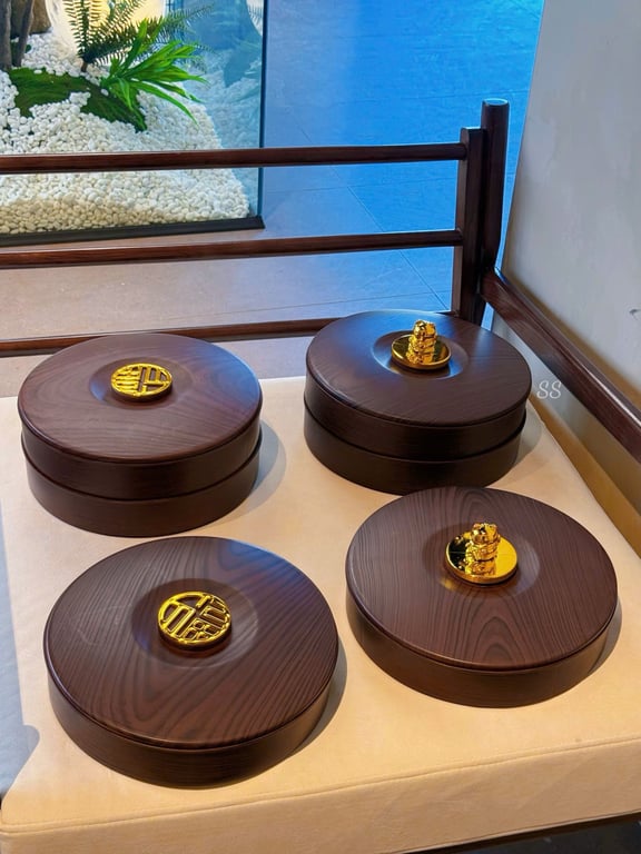 KHAY MỨT TẾT MÈO THẦN TÀI – CHỮ PHÚC – MÀU GỖ SANG TRỌNG