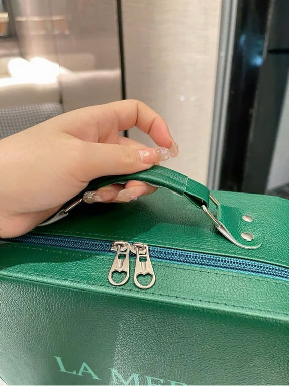 Hộp đựng đồ trang điểm la mer