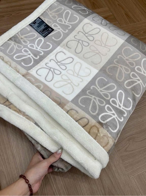 Chăn lông cừu thương hiệu, size 200x230cm, trọng lượng 2.5kg (1)