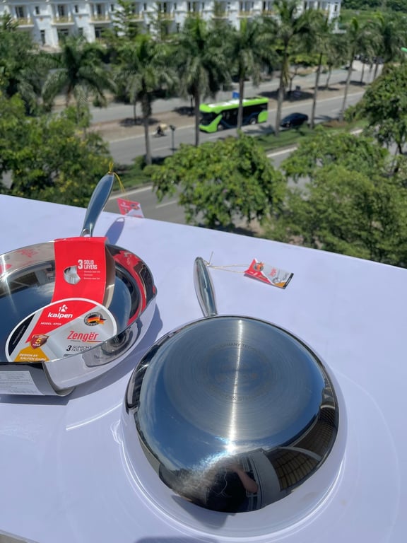 CHẢO INOX ĐÚC LIỀN KHỐI CÓ MIỆNG RÓT KALPEN ZENGER  size 24-26