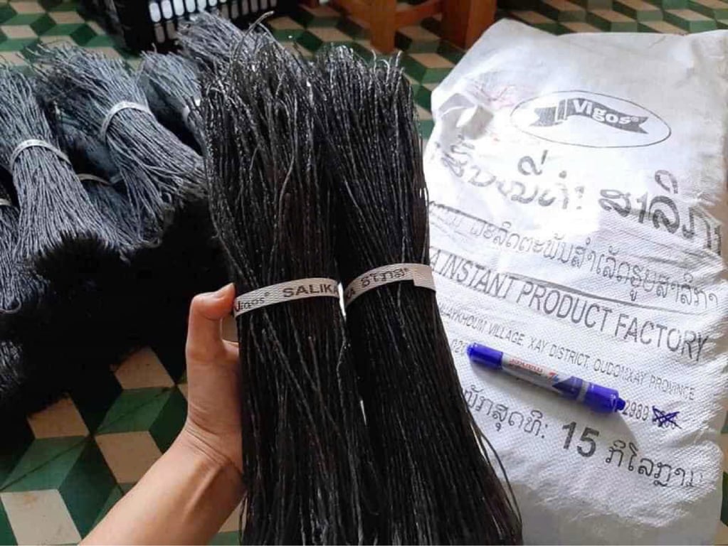 Miến dong đen Lào