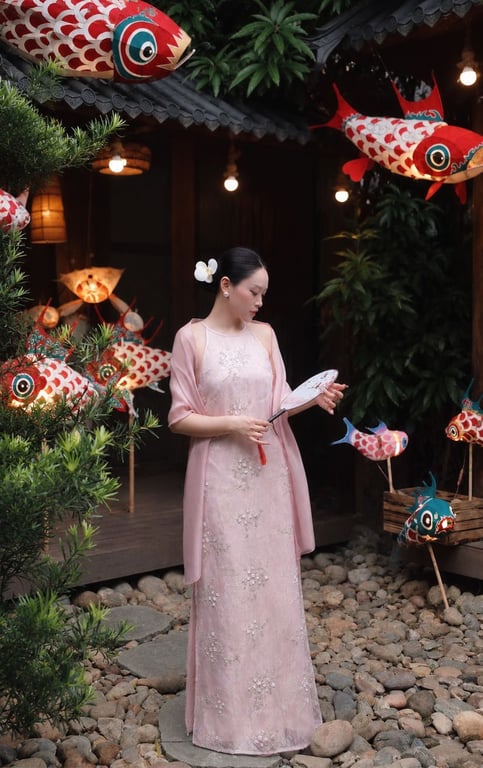 AD yếm ren đá hồng kèm khăn S/M