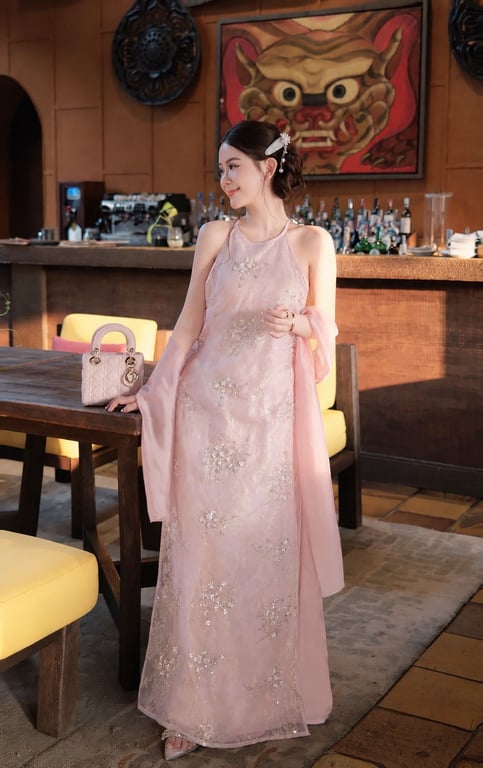 AD yếm ren đá hồng kèm khăn S/M