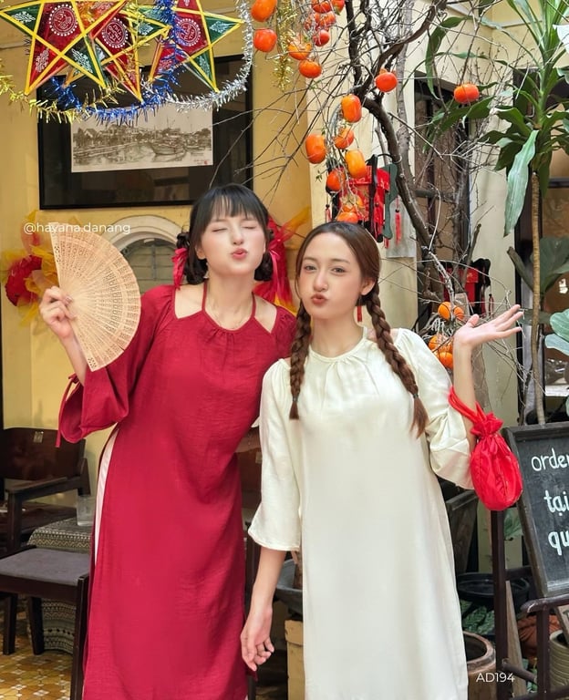 AD HVN cổ yếm Ý Lan kem (có bigsize)