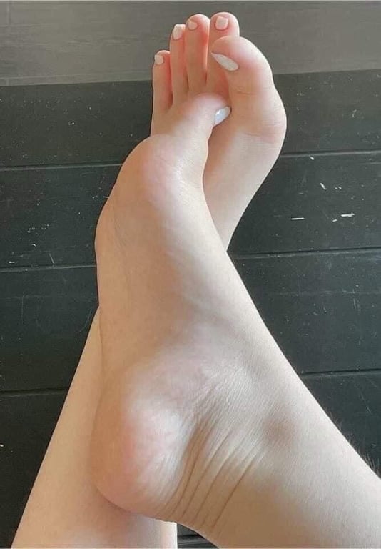 Kem bôi nứt gót chân Nga Apteka