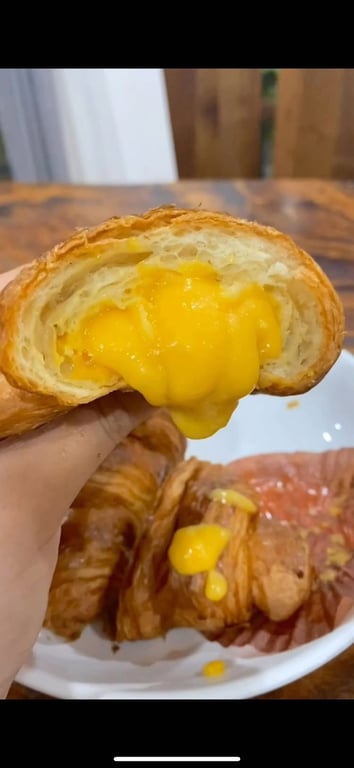 Set 2 croissants trứng muối