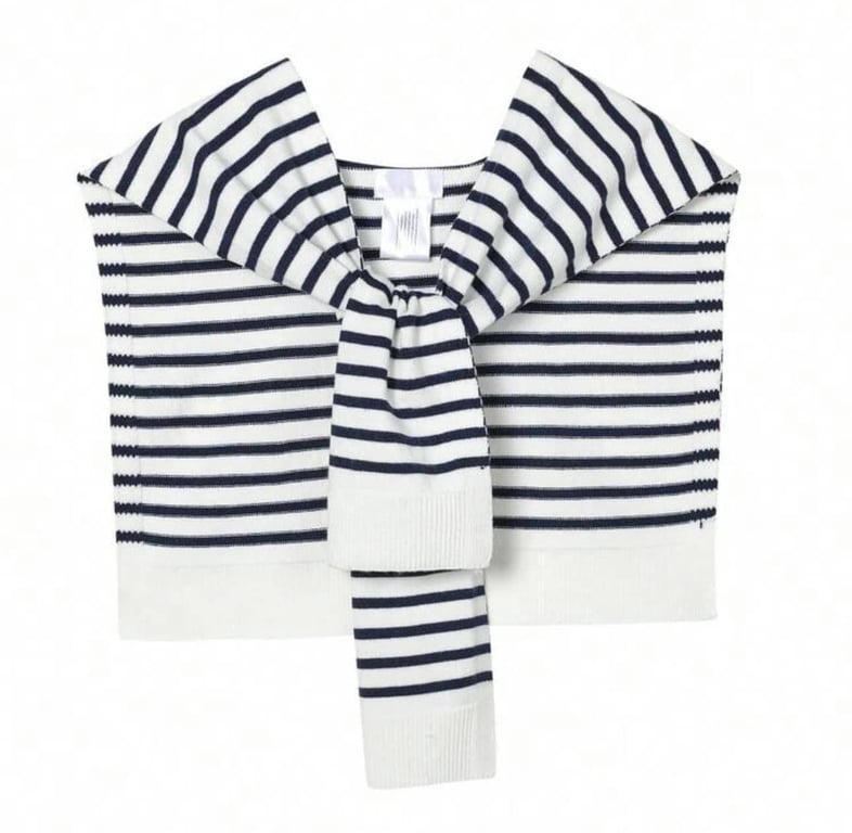 Chiếc khăn để Ce mặc áo sơ mi , áo phông