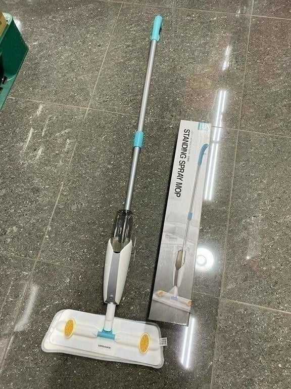 Cây lau nhà Lock&Lock dạng xịt nước ETM461 - gồm 2 giẻ lau đi kèm