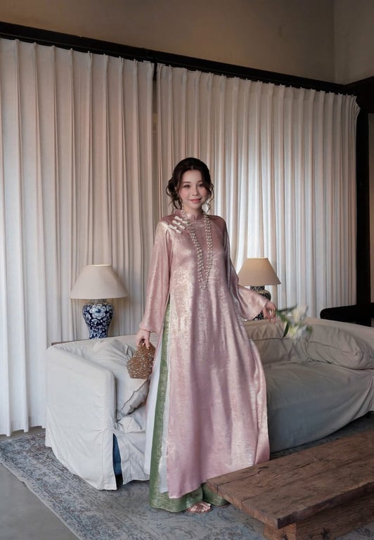 Áo dài hồng ánh kim sa