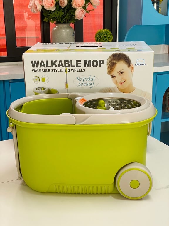 BỘ LAU NHÀ XOAY TAY 360 ĐỘ LOCK&LOCK WALKABLE MOP-L003 XANH LÁ