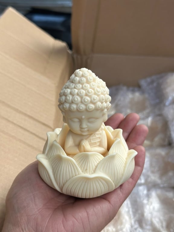 Tượng Phật ngồi đài sen