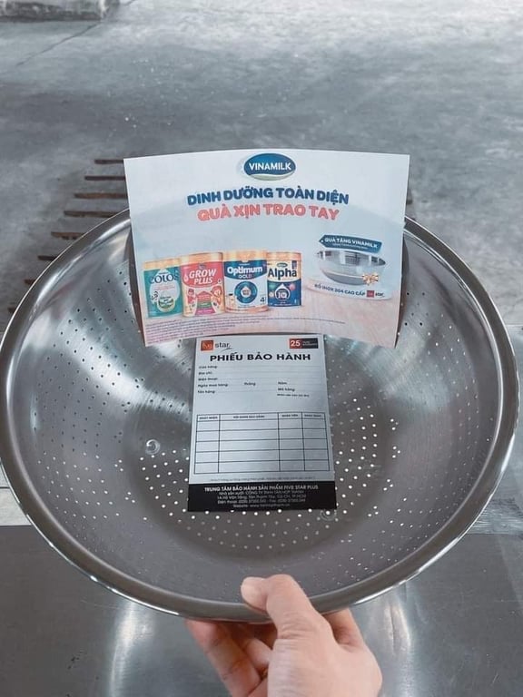 Một chiếc rổ inox five star