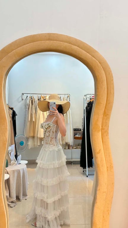 Váy trắng dài 2 dây thêu lá - DT302