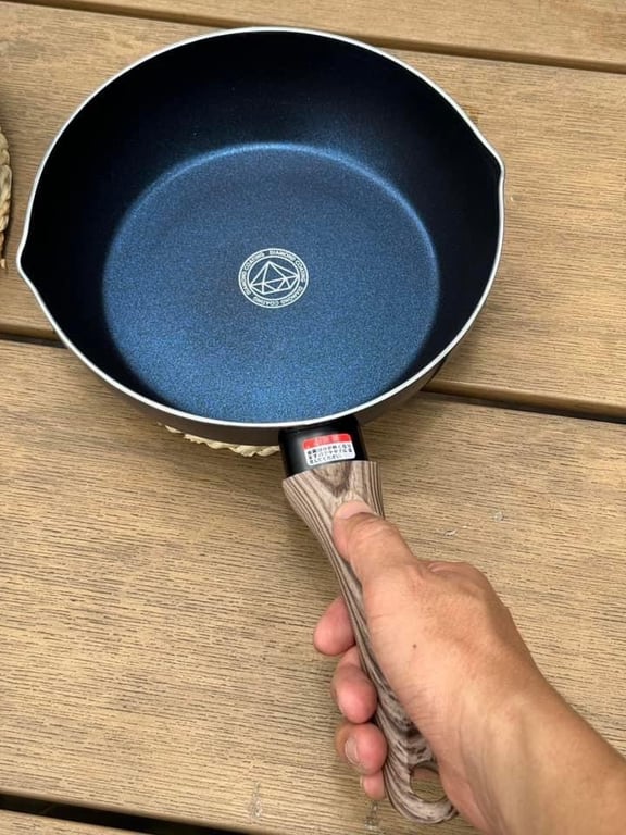 chảo chống dính kim cương của Nhật