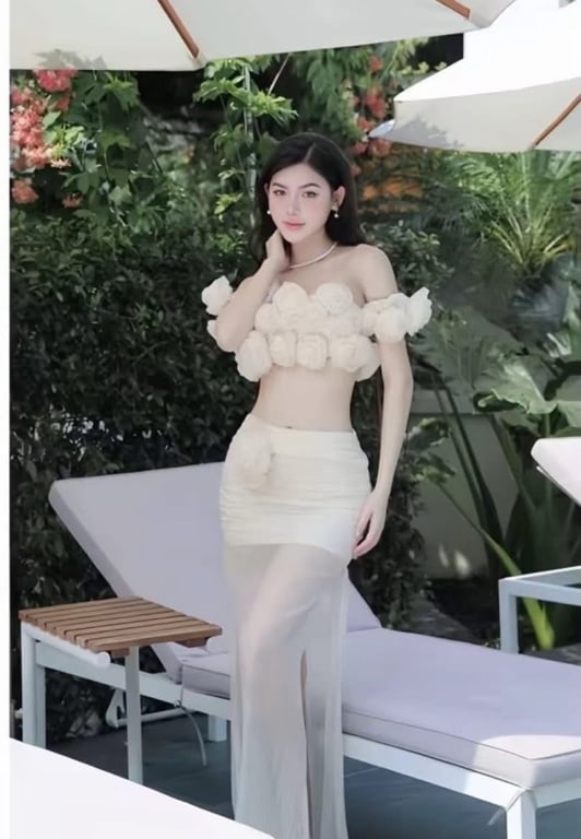 Set áo hoa chân váy dài xẻ tà trắng