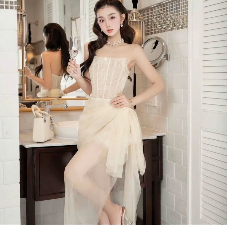 Đầm cúp ren xẻ tà lưới