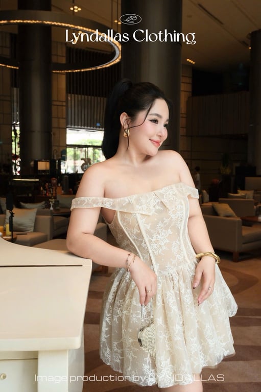 Váy ren trễ vai dáng xoè