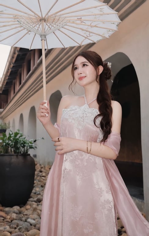 AD yếm lụa viền ren hồng kèm khăn S/M