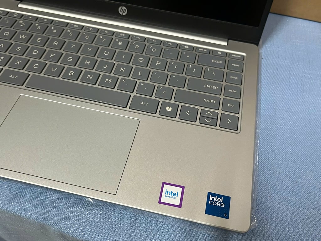 Laptop HP 14-ep1179TU C89ZSPA