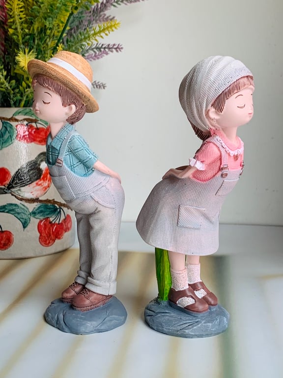 Tượng decor cậu bé cô bé tình bể bình