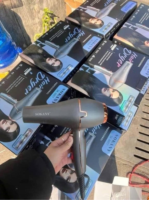 Máy sấy tóc SOKANY 8807 có 2 chế độ Nóng - Lạnh tặng kèm đầu tạo kiểu