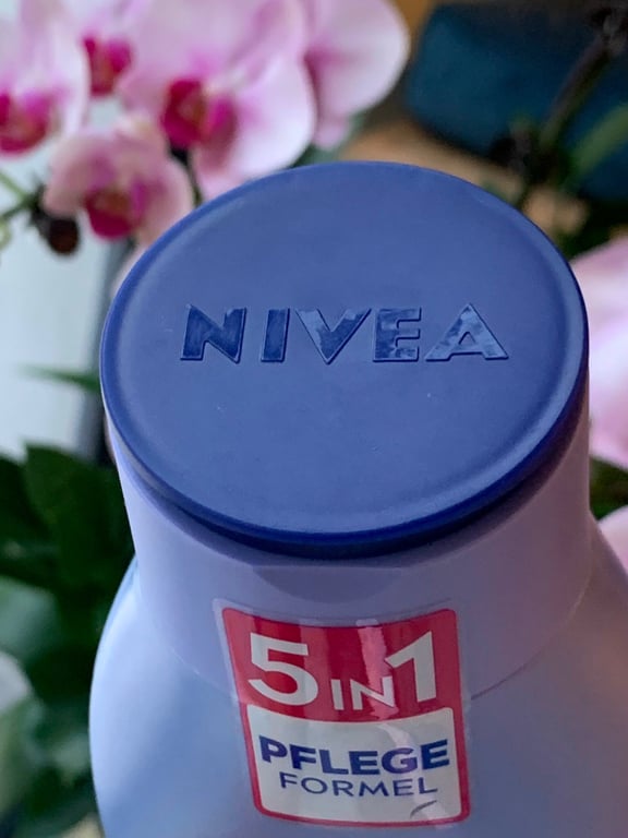 Dưỡng thể Nivea Soft Milk 400ml
