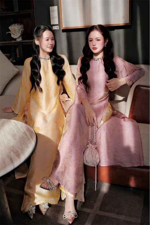 AD tằm óng cổ tròn vàng M