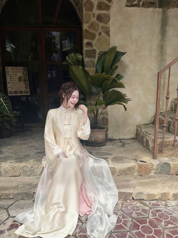 AD Thư Hiên + choàng kem quần váy (S->XXL)