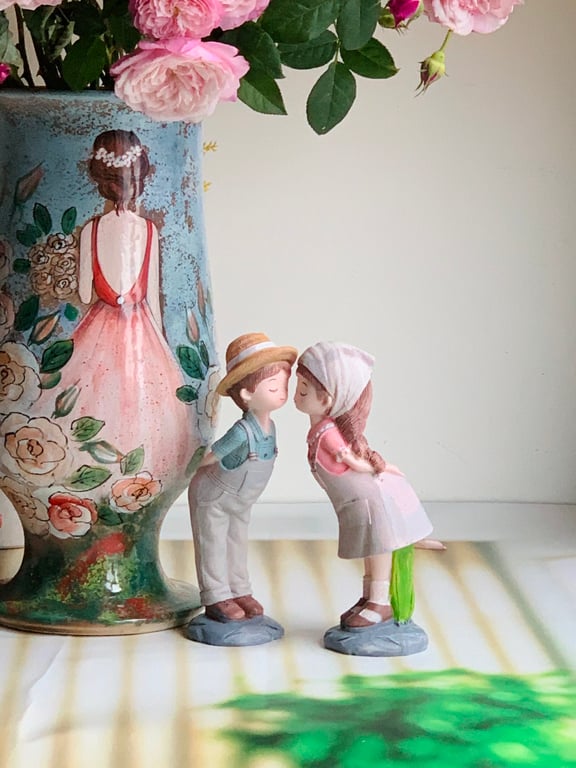 Tượng decor cậu bé cô bé tình bể bình