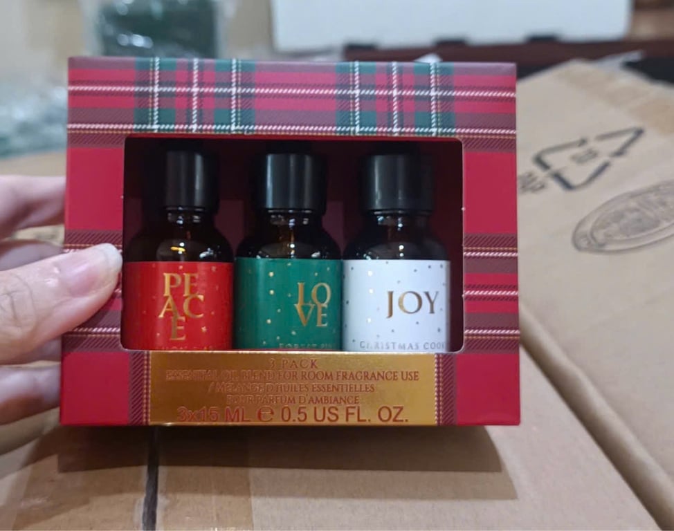 bộ 3 tinh dầu Christmas 2024 của hãng Pri@mark