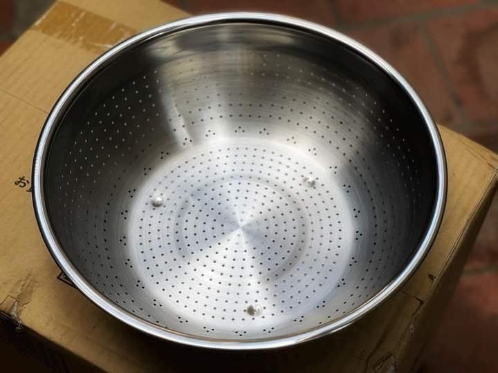Một chiếc rổ inox five star