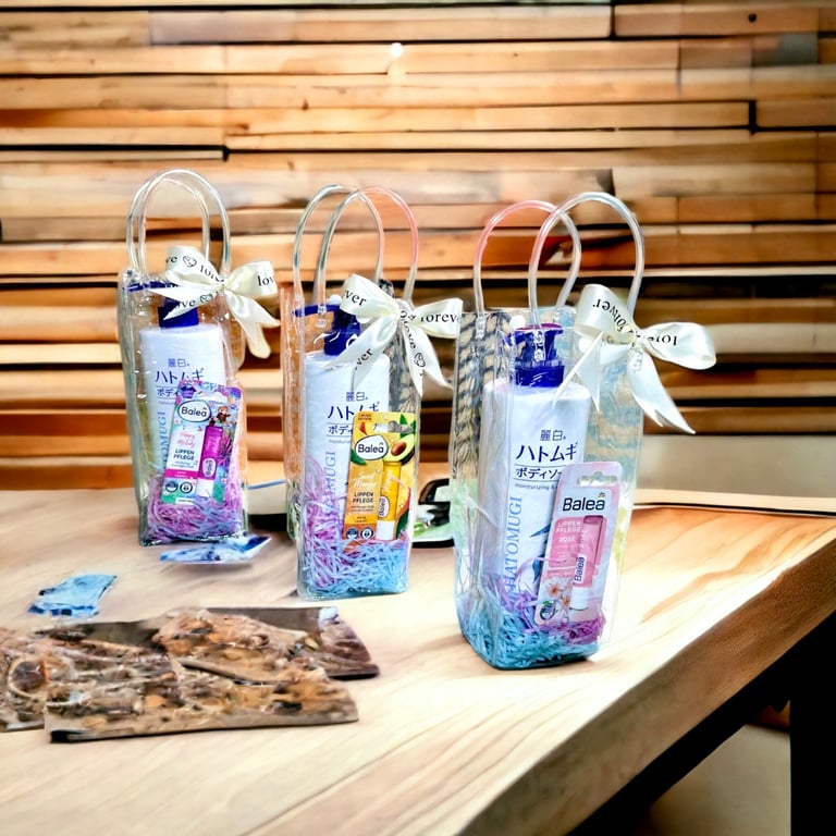 Set quà tặng sữa tắm Hatomugi của Nhật