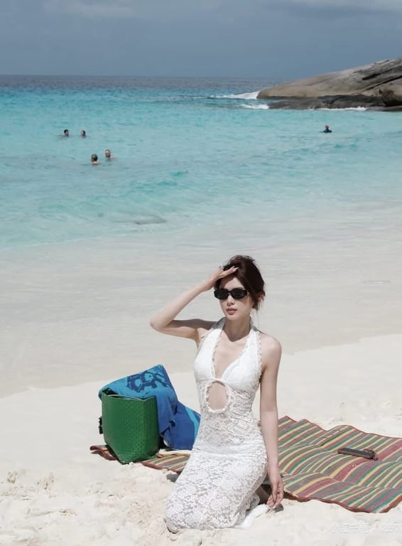 Đầm ren maxi đuôi á