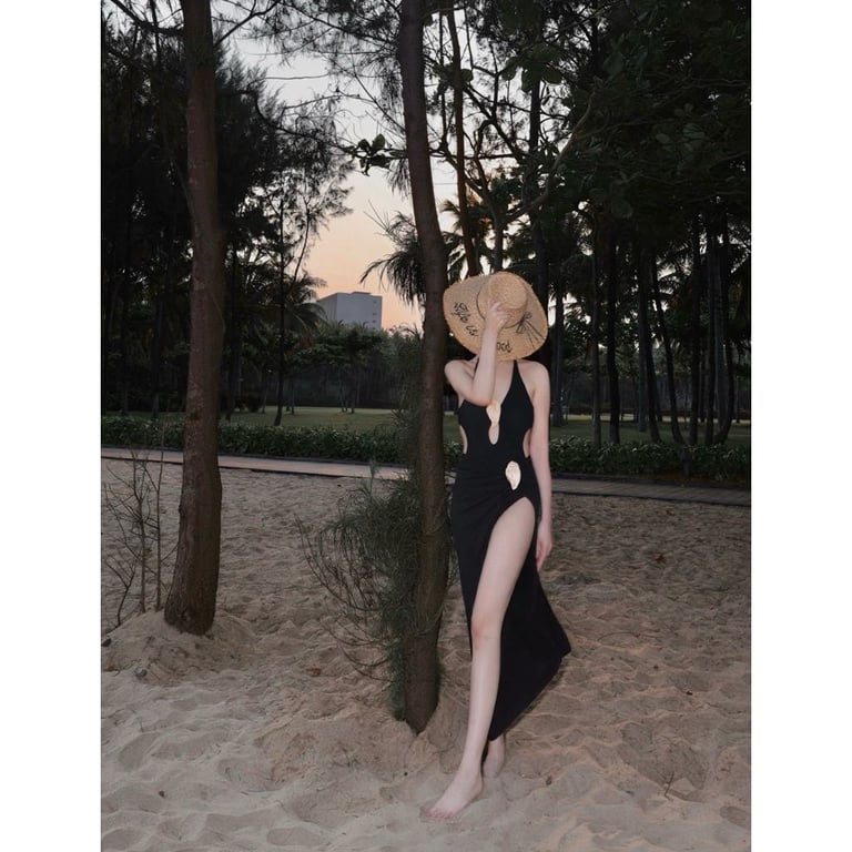 Bộ Bikini 1 Mảnh Kèm Quây Dài Xẻ Tà Vỏ Sò