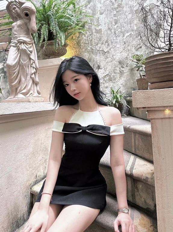 Váy đen nơ cổ yếm - sz S